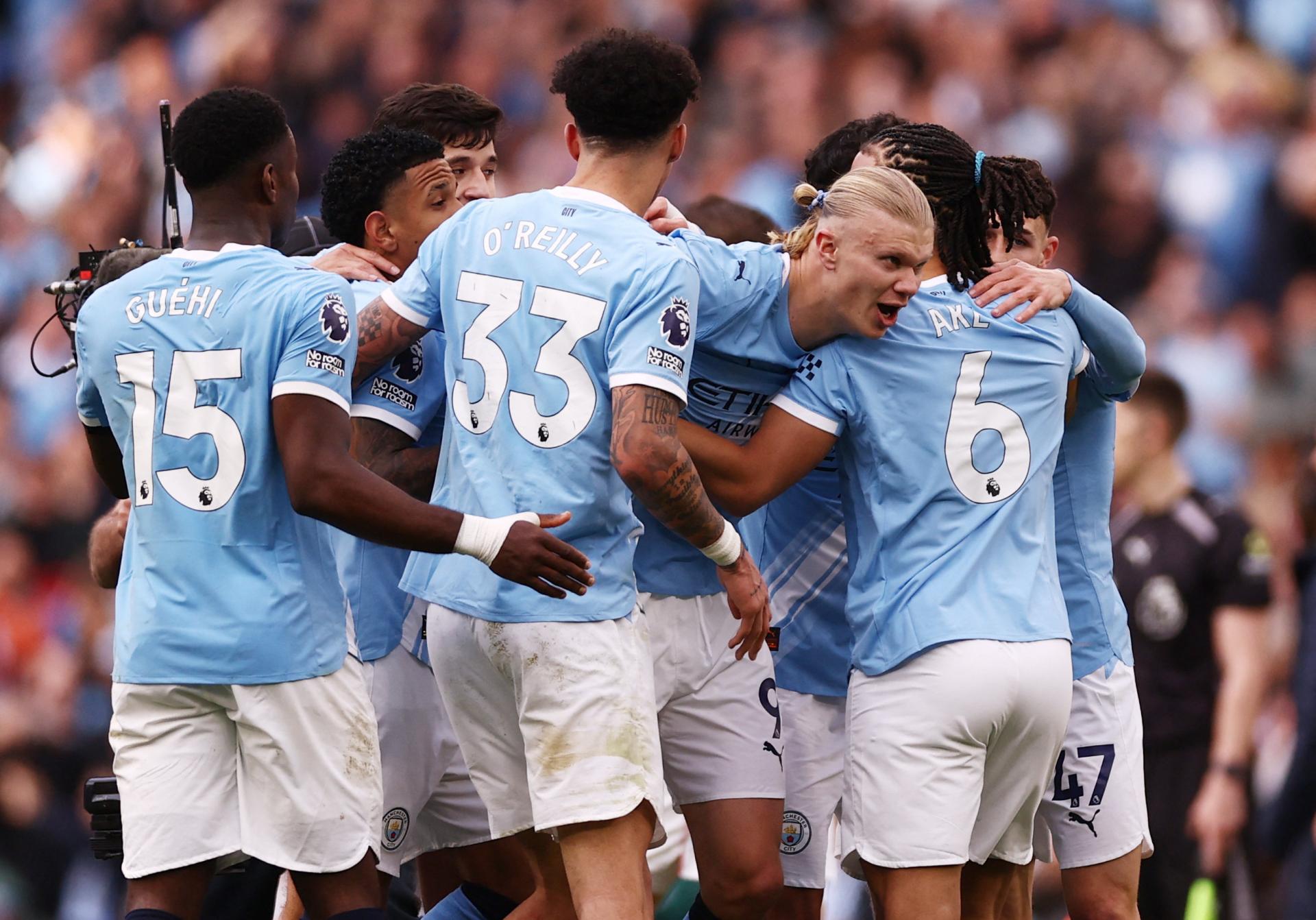 Premier League: Futbalisti Manchestru City zdolali Arsenal, na l&iacute;dra tak str&aacute;caj&uacute; už len tri body