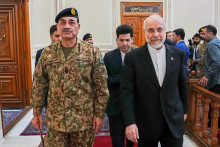 Predseda ir&aacute;nskeho parlamentu Mohammad Bagher K&aacute;libaf (vpravo). FOTO: TASR/AP