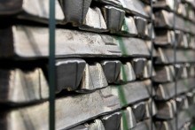 Približne 8,8 mili&oacute;na ton oxidu hlinit&eacute;ho a &scaron;esť mili&oacute;nov ton bauxitu prejde ročne Hormuzsk&yacute;m prielivom. FOTO: REUTERS