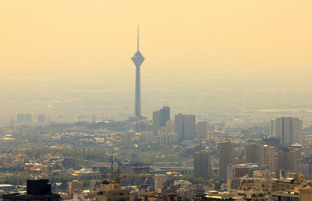 Veliteľ vzdu&scaron;n&yacute;ch s&iacute;l ir&aacute;nskych revolučn&yacute;ch g&aacute;rd Madž&iacute;d M&uacute;sav&iacute; v dne&scaron;nom vyhl&aacute;sen&iacute; uviedol, že Ir&aacute;n v s&uacute;časnosti dopĺňa počty zariaden&iacute; na odpaľovanie balistick&yacute;ch striel a vysielanie dronov r&yacute;chlej&scaron;ie ako v predvojnovom obdob&iacute;. FOTO: REUTERS