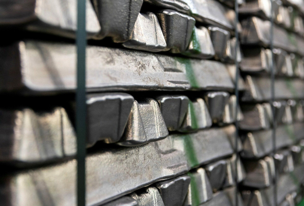 Približne 8,8 mili&oacute;na ton oxidu hlinit&eacute;ho a &scaron;esť mili&oacute;nov ton bauxitu prejde ročne Hormuzsk&yacute;m prielivom. FOTO: REUTERS