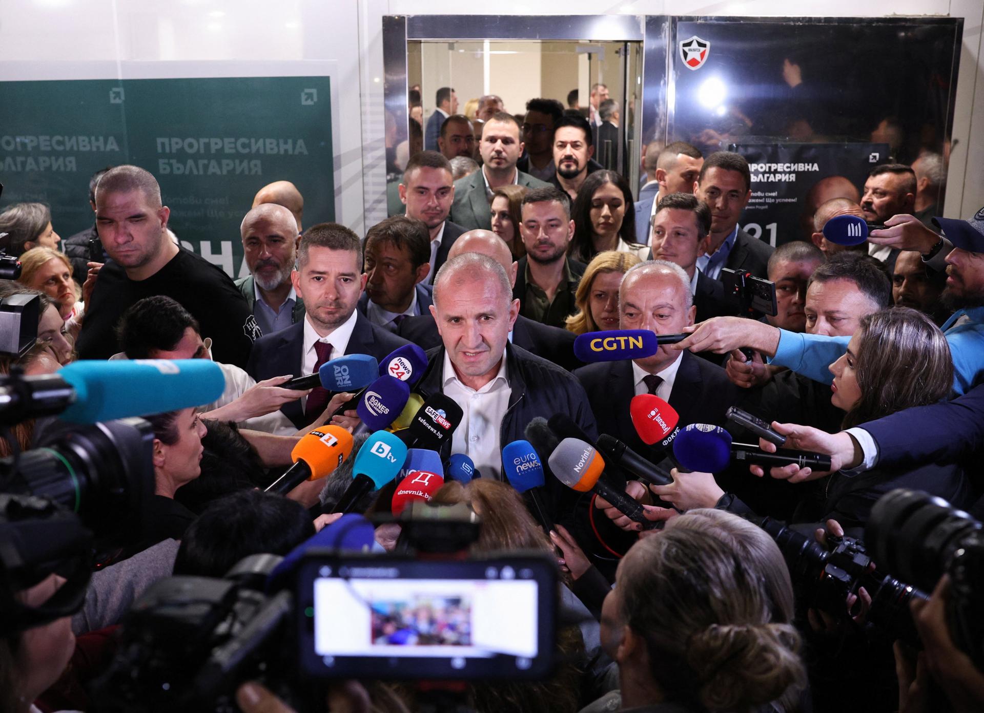 Odstúpil z postu prezidenta a drvivo vyhral. Proruské Progresívne Bulharsko ovládlo voľby