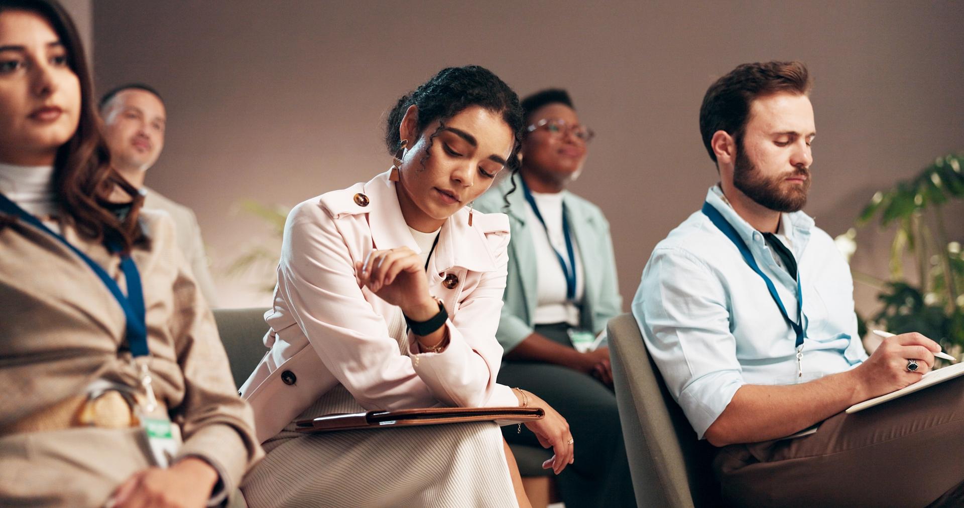 Z porady môžete mať stav podobný opici. Tento fenomén trápi aj mnohých šéfov