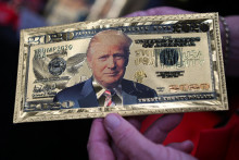 V pr&aacute;vnom &scaron;t&aacute;te sa za chyby plat&iacute;. Aj Biely dom na čele s prezidentom Donaldom Trumpom bude musieť za svoje chyby zaplatiť. FOTO: REUTERS