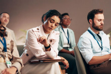 Dlh&eacute;, neefekt&iacute;vne a zle veden&eacute; porady patria k čast&yacute;m zdrojom frustr&aacute;cie aj &uacute;navy v pracovnom prostred&iacute;. FOTO: Shutterstock