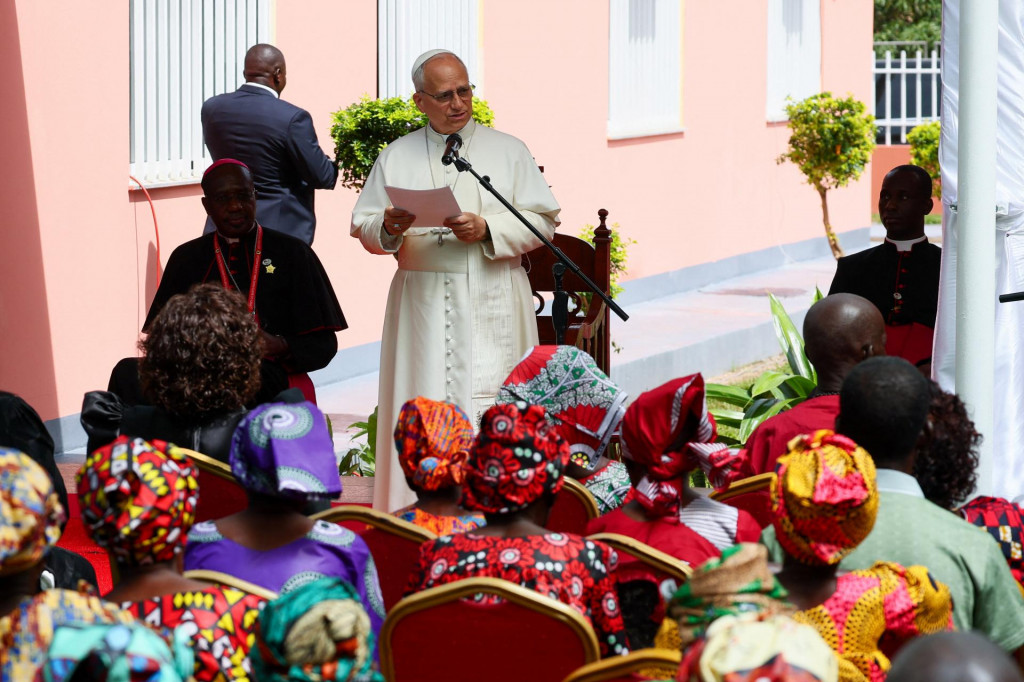 P&aacute;pež Lev IX. je na n&aacute;v&scaron;teve Afriky. FOTO: Reuters