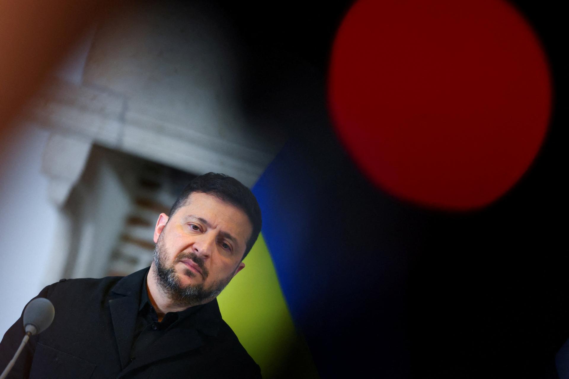 Zelenskyj kritizuje americk&yacute;ch vyslancov. Je ne&uacute;ctiv&eacute;, že boli v Moskve a v Kyjeve e&scaron;te nie, povedal