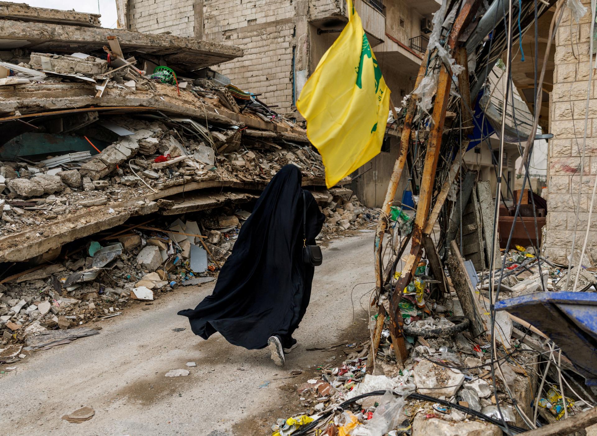 Vyvíjame diplomatický a vojenský tlak na odzbrojenie Hizballáhu, povedal izraelský minister