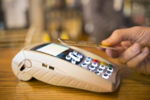 Povinnosť akceptovať bezhotovostn&uacute; platbu sa t&yacute;ka každej platby presahuj&uacute;cej jedno euro. FOTO: Dreamstime