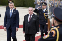 Na sn&iacute;mke prezident Peter Pellegrini a veľmajster Malt&eacute;zskeho R&aacute;du Fra&lsquo; John Timothy Dunlap. FOTO: TASR/Pavel Neubauer