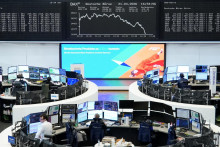 Paneur&oacute;psky index Stoxx 600 sa oslabil o 0,8 percenta na 616 bodov a index blue-chipov euroz&oacute;ny EuroStoxx 50 klesol o 0,7 percenta na 5939 bodov. FOTO: REUTERS