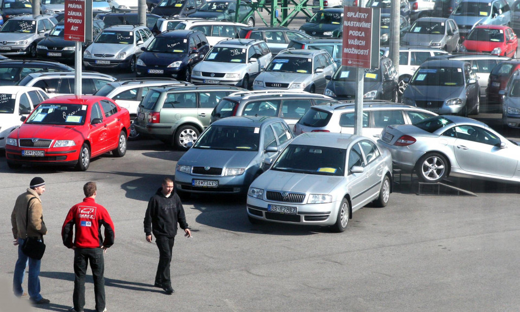 Najlacnej&scaron;ie vozidl&aacute; si kupovali ľudia v Pre&scaron;ovskom kraji (34 826 eur), zatiaľ čo najvy&scaron;&scaron;ie priemern&eacute; ceny evidoval Trenčiansky kraj (46 930 eur). FOTO: HN/Pavol Funt&aacute;l