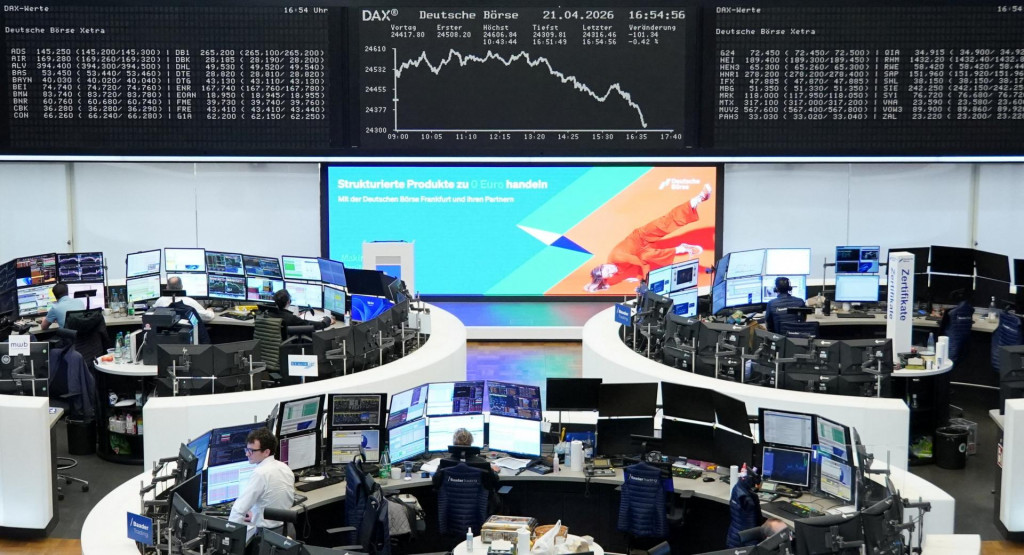 Paneur&oacute;psky index Stoxx 600 sa oslabil o 0,8 percenta na 616 bodov a index blue-chipov euroz&oacute;ny EuroStoxx 50 klesol o 0,7 percenta na 5939 bodov. FOTO: REUTERS