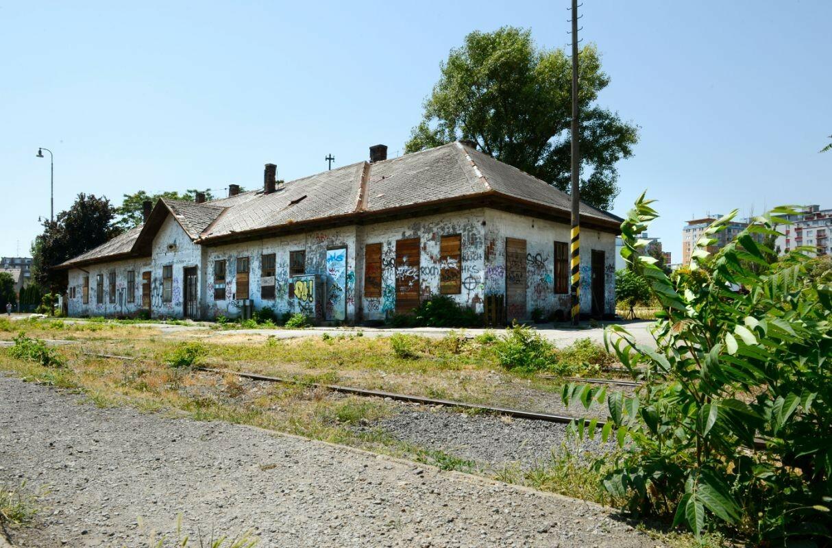 Kilometrov&eacute; premostenie nad zemou takmer v centre Bratislavy. Železnice uk&aacute;zali n&aacute;vrh novej Fili&aacute;lky