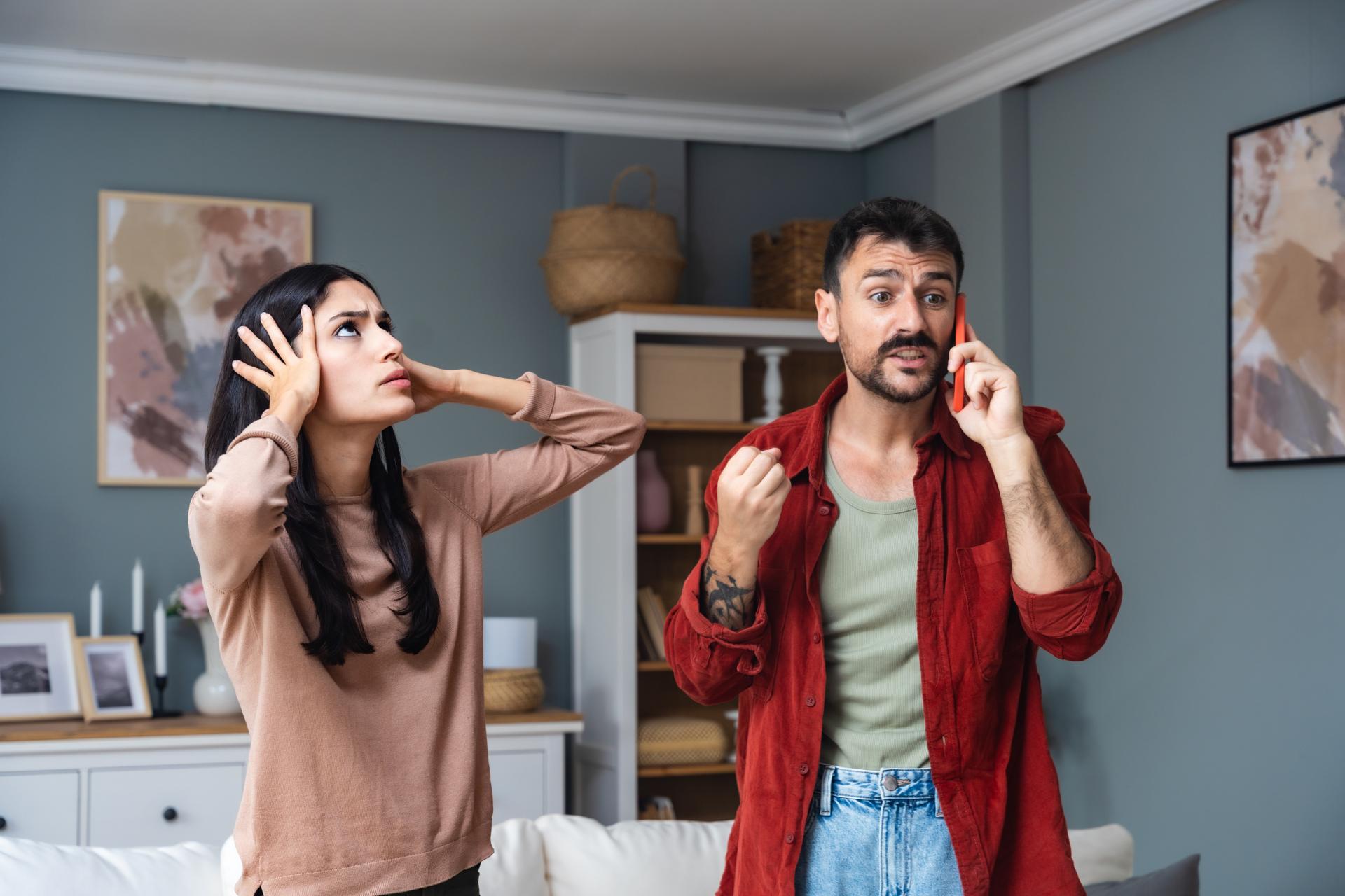 Kedy je správanie suseda už za čiarou a čo s tým môžete robiť?