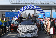 Arch&iacute;vna sn&iacute;mka je spred bratislavsk&eacute;ho Volkswagenu.

FOTO: HN/ R&oacute;bert Turza