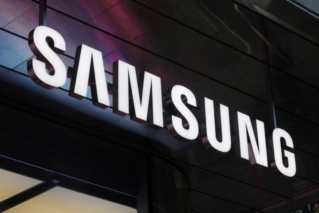 Spoločnosť Samsung m&aacute; za sebou jedno z najlep&scaron;&iacute;ch obdob&iacute;. Nie v&scaron;ak vďaka mobiln&eacute;mu sektoru. Rentabilnej&scaron;ie s&uacute; pre ňu komponenty. FOTO: Reuters