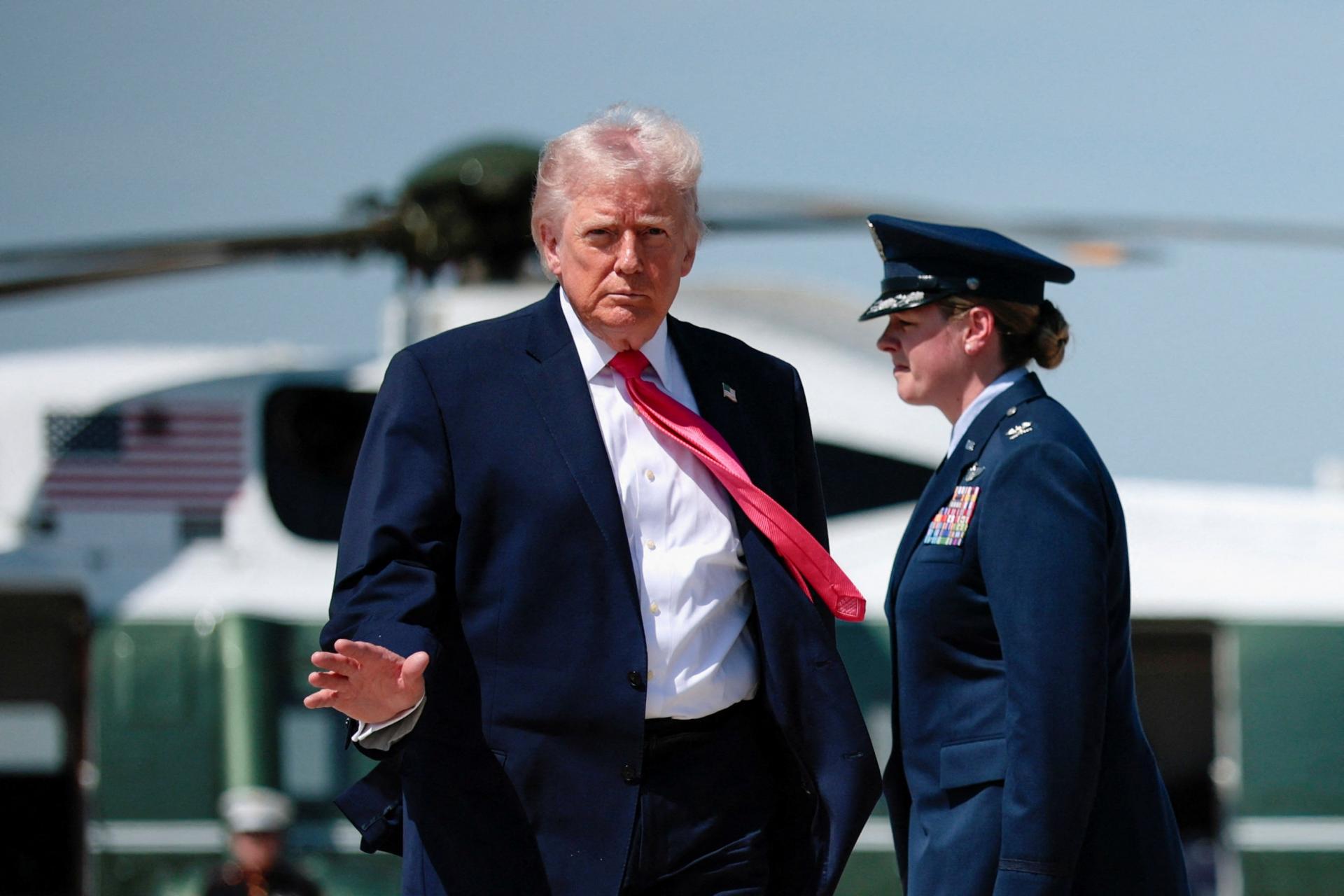 Trump nariadil námorníctvu strieľať na lode, ktoré rozmiestňujú míny v Hormuze