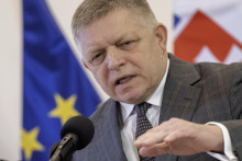 Kredit za znovuobnovenia dod&aacute;vok ropy cez ropovod Družba si pripisuje predseda vl&aacute;dy SR Robert Fico. FOTO: TASR