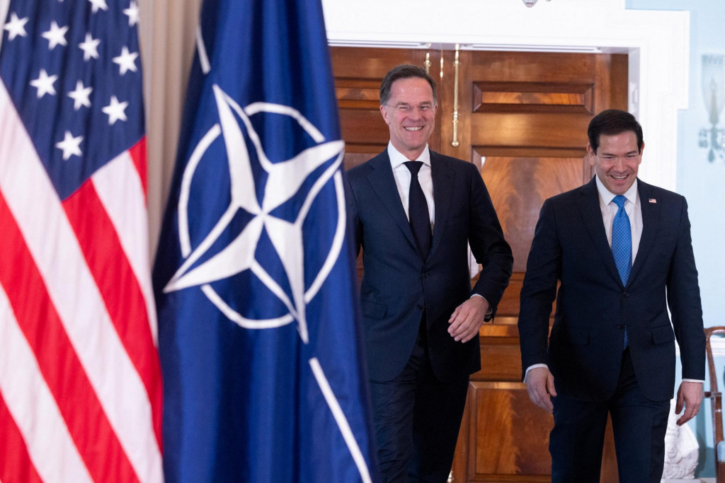 Gener&aacute;lny tajomn&iacute;k NATO Mark Rutte sa 8. apr&iacute;la stretol vo Washingtone so &scaron;&eacute;fom diplomacie USA Marcom Rubiom.