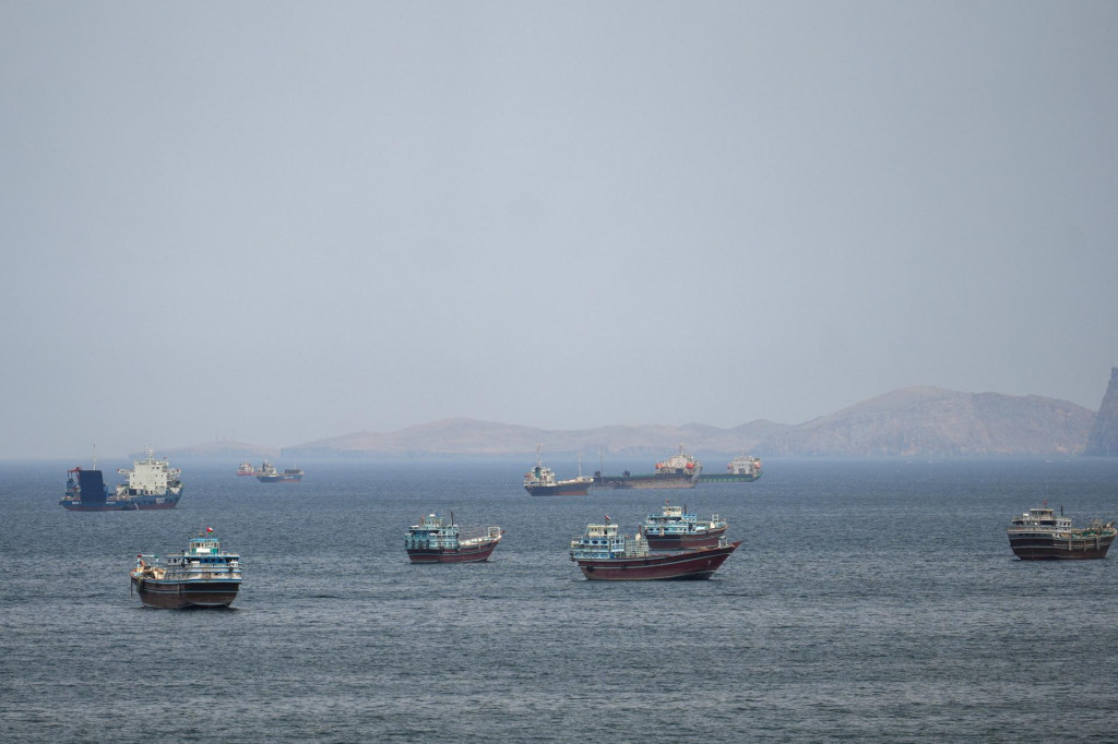 Lode v Hormuzskom prielive. FOTO: REUTERS