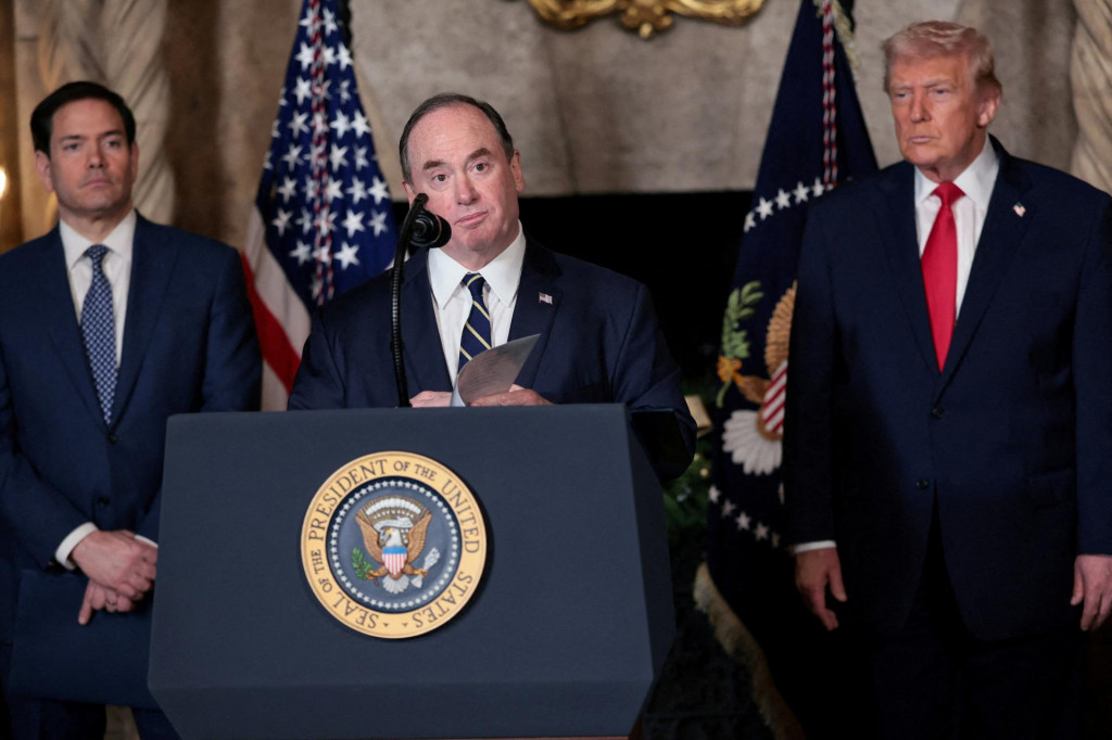 V strede John Phelan. FOTO: REUTERS