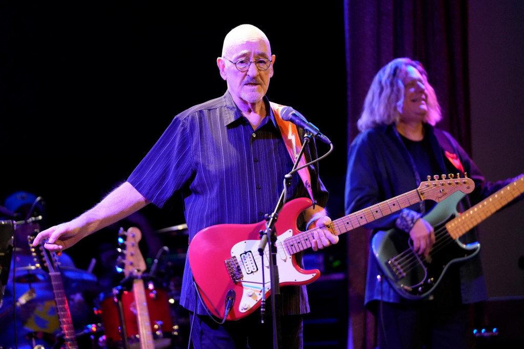 Britsk&yacute; hudobn&iacute;k Dave Mason, zn&aacute;my predov&scaron;etk&yacute;m ako spoluzakladateľ progrockovej kapely Traffic. FOTO: TASR/AP