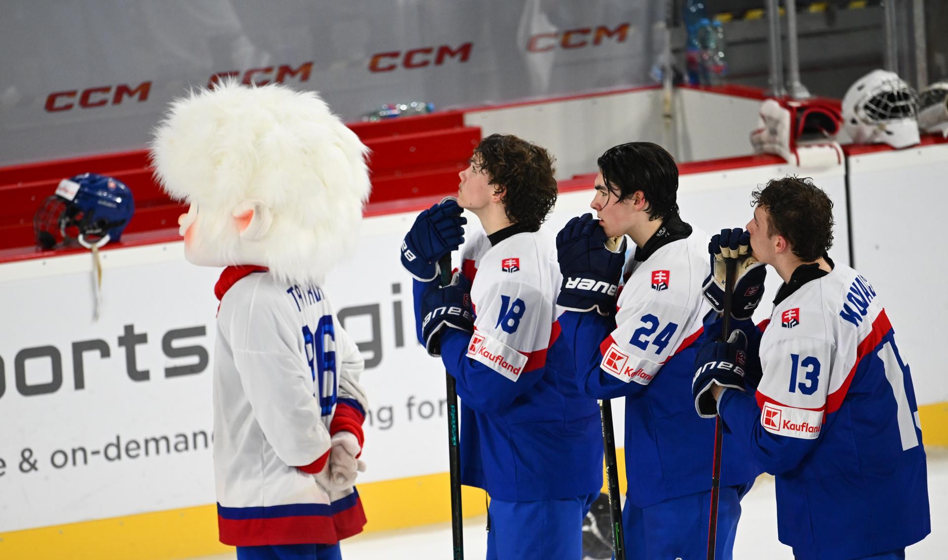 Budeme mať referendum, zase nám tečie ruská ropa a mladí hokejisti porazili Kanadu