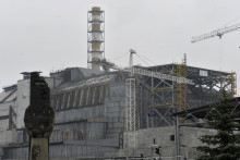 Na sn&iacute;mke zo 7. apr&iacute;la 2016 pohľad na v&yacute;buchom po&scaron;koden&yacute; 4. blok at&oacute;movej elektr&aacute;rne v ukrajinskom Černobyle. FOTO:TASR/R. Stoklasa