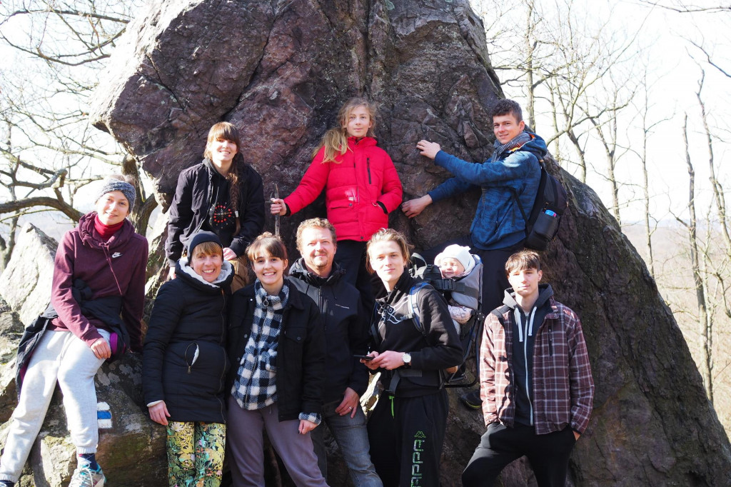 Zuzana Val&aacute;bkov&aacute; s takmer celou rodinou.