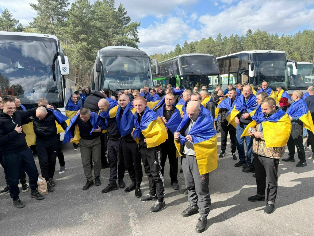 Rusko a Ukrajina si vymenili po 193 vojnov&yacute;ch zajatcov na každej strane. FOTO: X/Volodymyr Zelenskyj