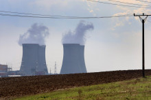 Nie v&scaron;etci kritici odstavenia v roku 2023 v&scaron;ak podporuj&uacute; jadrov&uacute; energiu do bud&uacute;cnosti. FOTO: TASR/J&aacute;n Kro&scaron;l&aacute;k