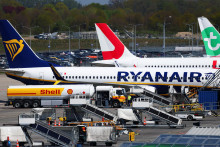 Ryanair v piatok (24. 4.) ozn&aacute;mil, že uzavrie svoju z&aacute;kladňu v Berl&iacute;ne a stiahne z mesta sedem lietadiel, ktor&eacute; tam m&aacute; umiestnen&eacute;. FOTO: Reuters