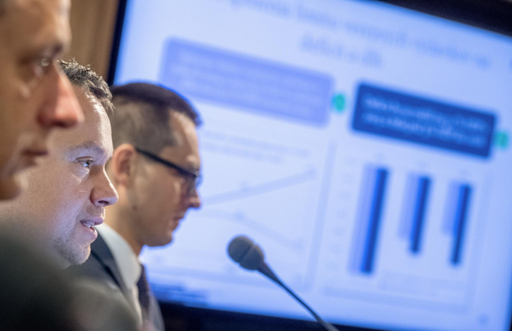 Po aktu&aacute;lnej zmene je podľa Rady pre rozpočtov&uacute; zodpovednosť aktu&aacute;lny rating Slovenska od S&P na &uacute;rovni kraj&iacute;n ako Litva, Loty&scaron;sko a Chorv&aacute;tsko. FOTO: TASR/Martin Baumann