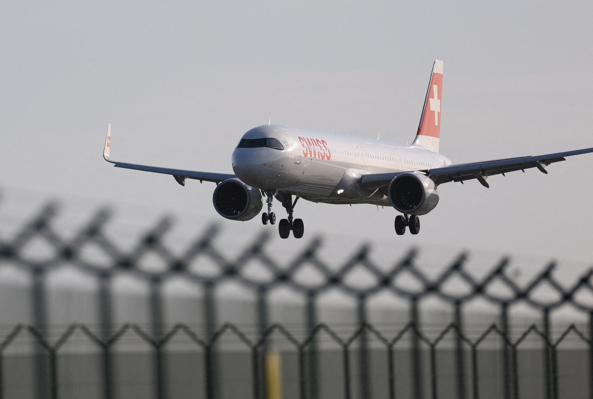 Piloti zabr&aacute;nili katastrofe. Na letisku v Indii pred &scaron;tartom evakuovali lietadlo &scaron;vajčiarskych aerol&iacute;ni&iacute;