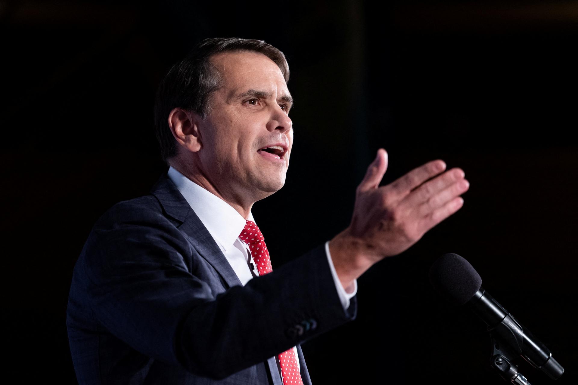 Cieľom strelca vo Washigntone bol Trump a členovia jeho administratívy. Bol ozbrojený brokovnicou aj nožmi