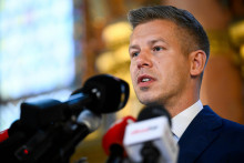 Kandid&aacute;t v&iacute;ťaznej strany Tisza na post maďarsk&eacute;ho premi&eacute;ra P&eacute;ter Magyar. FOTO: TASR/AP