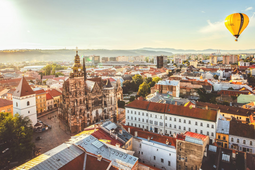 Ko&scaron;ice sp&aacute;ja s hlavn&yacute;m mestom aj leteck&aacute; linka. FOTO: HN/Miroslava Spodniakov&aacute;