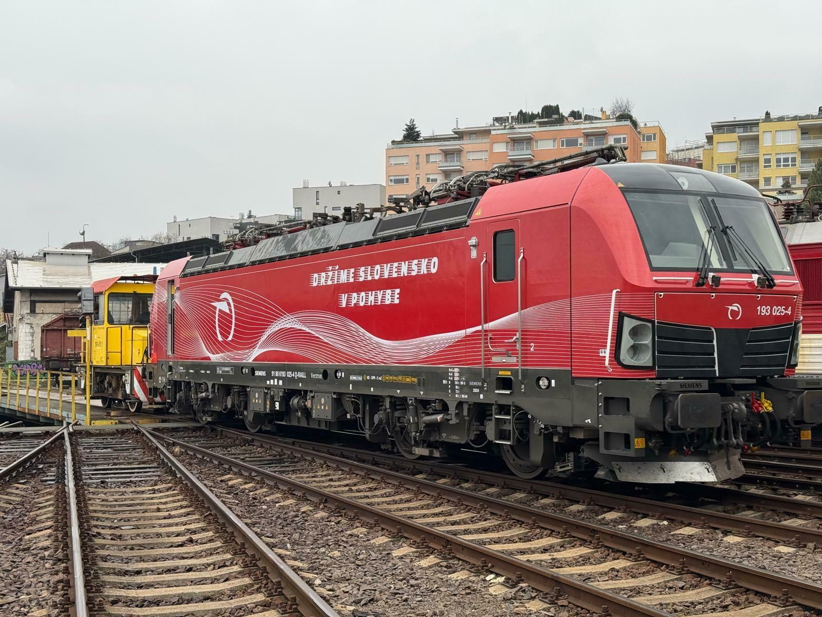 Štátny dopravca plánuje do konca roka prepustiť takmer 200 ľudí. U železničiarov prebieha boj odborárov