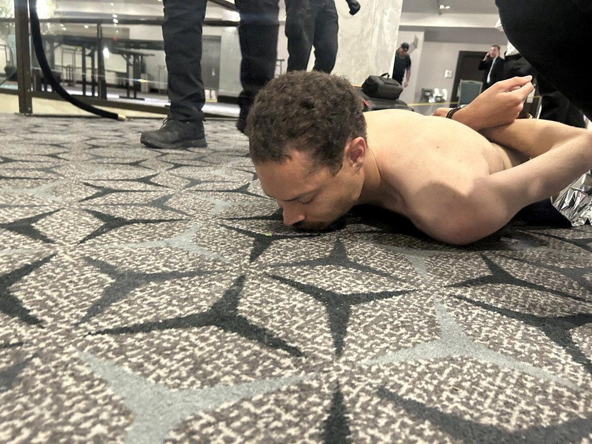 Strelec z galavečere s Trumpom čelí obvineniu z pokusu o atentát na prezidenta