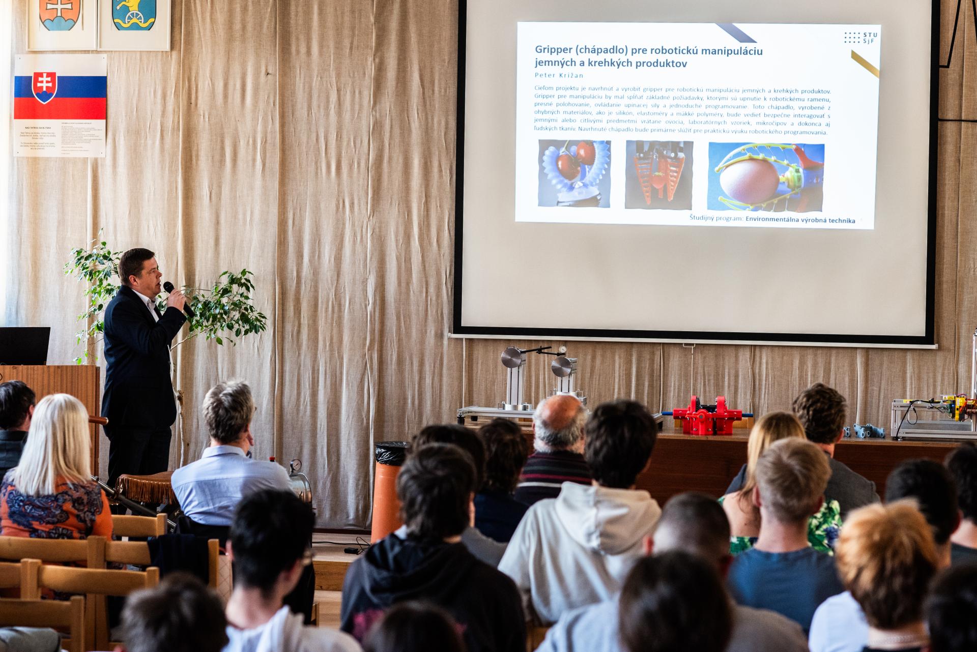 Od choppera po plazmov&uacute; rezačku. Na jednej z bratislavsk&yacute;ch &scaron;k&ocirc;l žiaci odprezentovali najlep&scaron;ie projekty