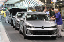 V&yacute;roba motorov&yacute;ch vozidiel zamestn&aacute;vala takmer 73-tis&iacute;c os&ocirc;b. FOTO: HN/Peter Mayer