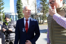 Na sn&iacute;mke vľavo poslanec N&aacute;rodnej rady a prim&aacute;tor Kežmarku J&aacute;n Ferenč&aacute;k. FOTO: TASR/J&aacute;n Kro&scaron;l&aacute;k