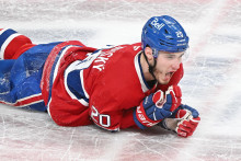 Slovensk&yacute; hokejista v drese Montrealu Juraj Slafkovsk&yacute; počas z&aacute;pasu Montreal Canadiens - Tampa Bay Lightning. FOTO: TASR/AP