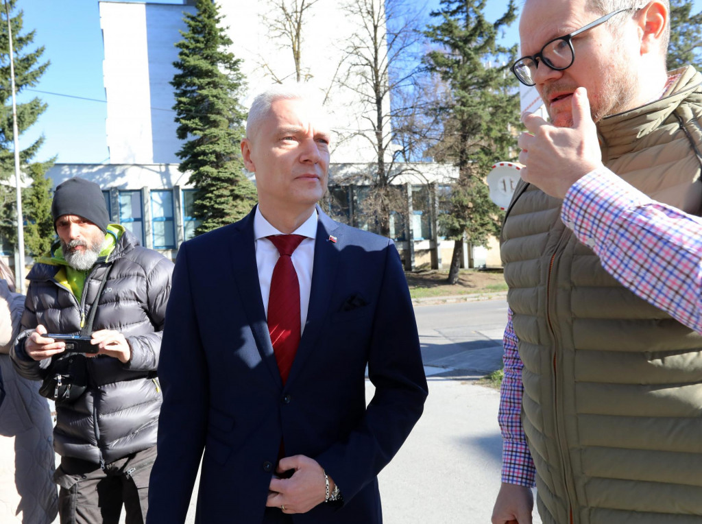 Na sn&iacute;mke vľavo poslanec N&aacute;rodnej rady a prim&aacute;tor Kežmarku J&aacute;n Ferenč&aacute;k. FOTO: TASR/J&aacute;n Kro&scaron;l&aacute;k