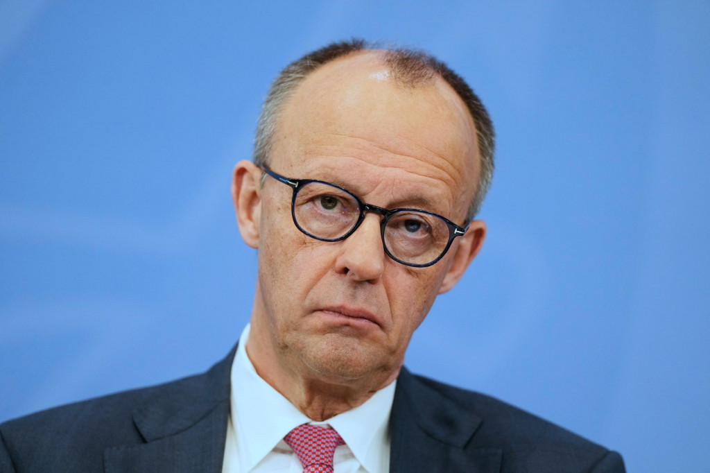 Nemeck&yacute; kancel&aacute;r Friedrich Merz hovor&iacute; dobre vie, že vplyvom vojny na Bl&iacute;zkom v&yacute;chode n&aacute;pady nemeck&yacute;ch spotrebiteľov potemneli. FOTO: Markus Schreiber