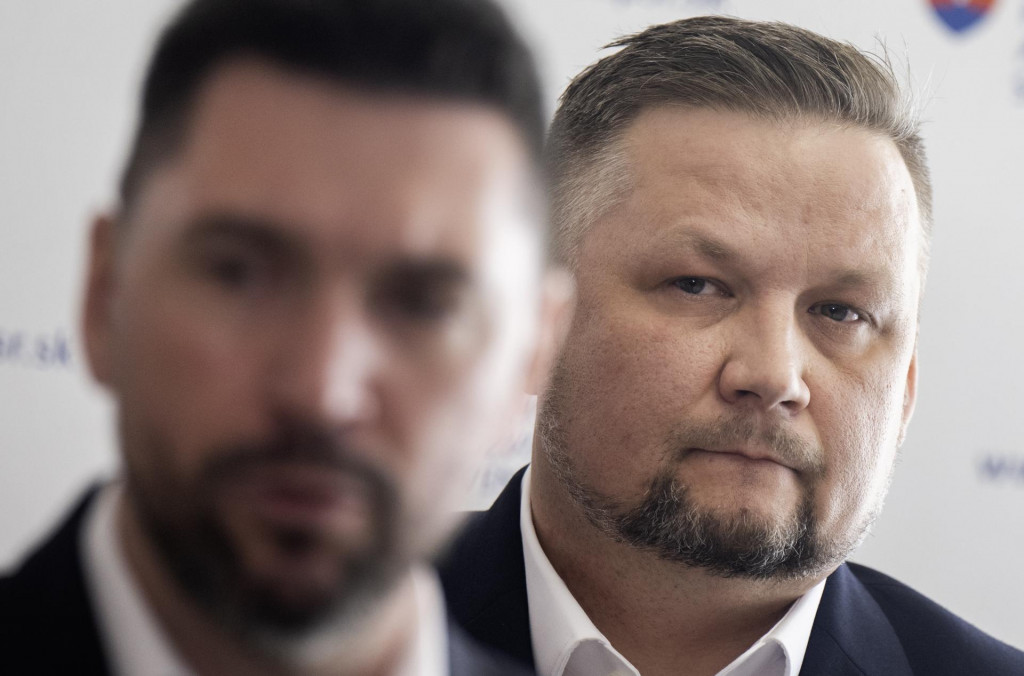 Na sn&iacute;mke zľava minister p&ocirc;dohospod&aacute;rstva Richard Tak&aacute;č a gener&aacute;lny riaditeľ P&ocirc;dohospod&aacute;rskej platobnej agent&uacute;ry Marek Čepko. FOTO: TASR/M. Baumann