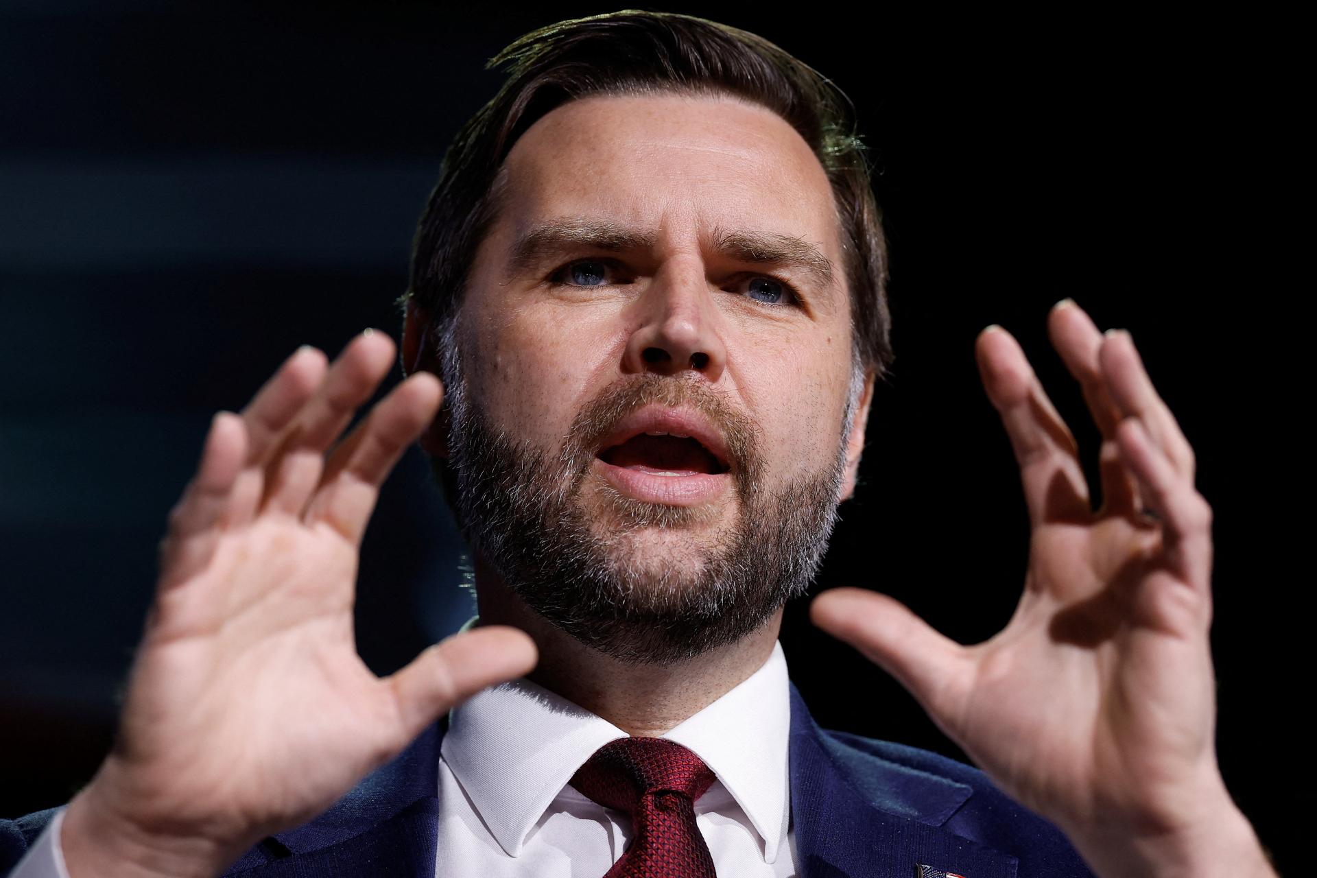 Vance má pochybnosti o tom, ako Pentagón vykresľuje vojnu s Iránom