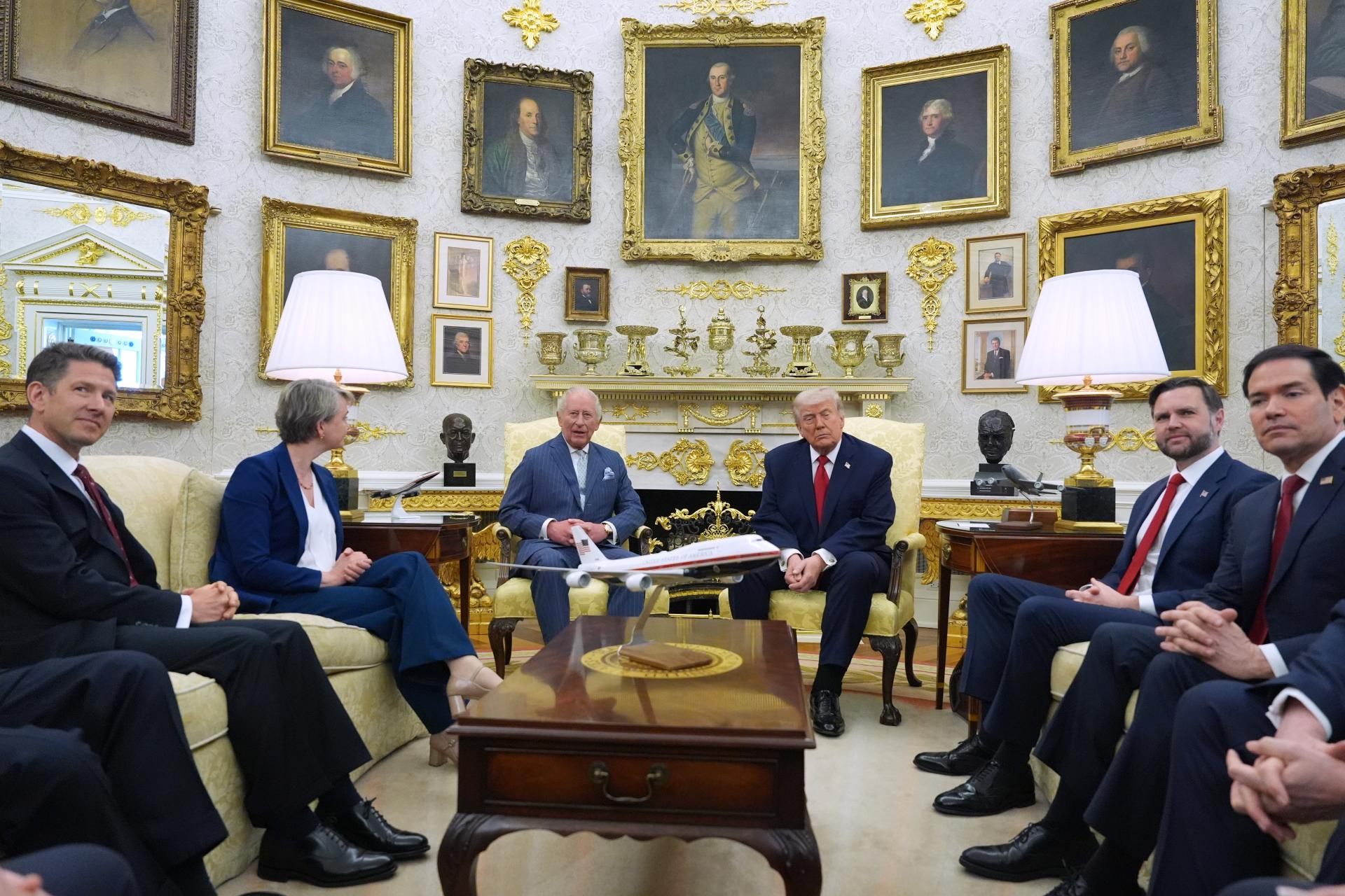 Američania nikdy nemali lep&scaron;&iacute;ch priateľov ako Britov, vyhl&aacute;sil Trump po uv&iacute;tan&iacute; kr&aacute;ľa v Bielom dome