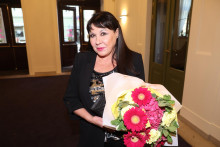 D&aacute;da v sebe st&aacute;le nos&iacute; obrovsk&yacute; žiaľ.